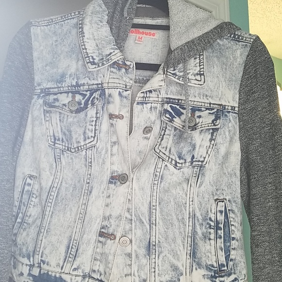 Jean jacket - Picture 1 of 3